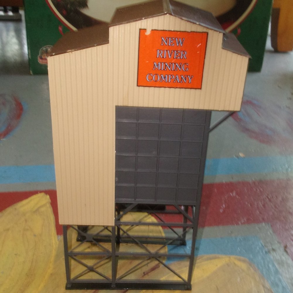 Plasticville train railroad display setup building New Haven Mining Company HO